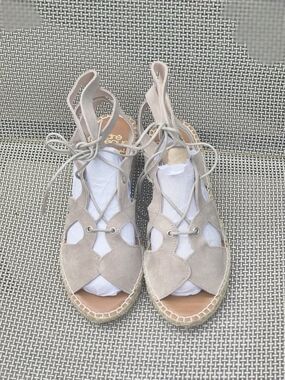 NWOT Andre Assous Taupe Suede Lace-Up Espadrille Wedge Sandals